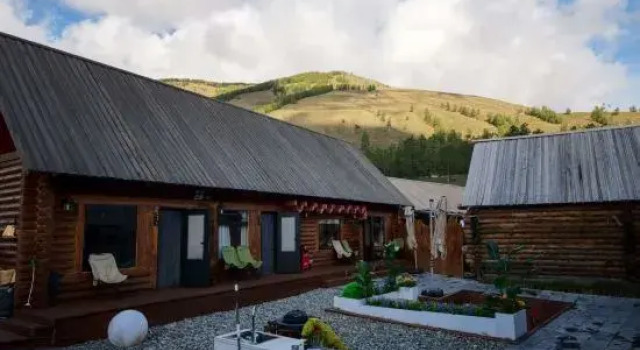 Pengyou Yinsu Design Guesthouse (Kanas Old Village)