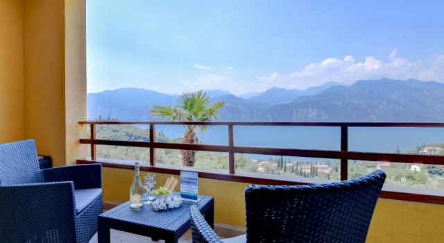 Апартаменты с видом на озеро Garden Residence Malcesine Lake View