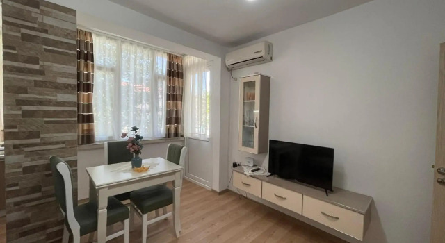 Lovely one-bedroom apartment with private entrance