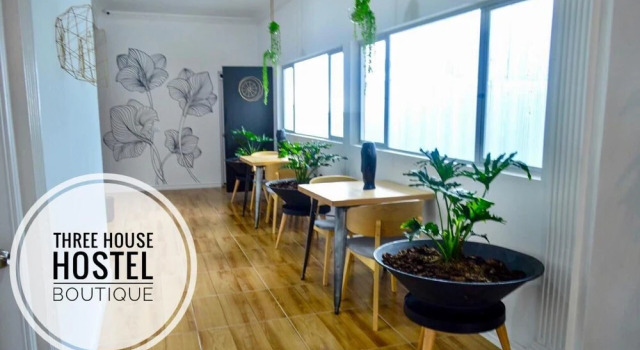 Кровать в общем номере Three House Hostel Boutique