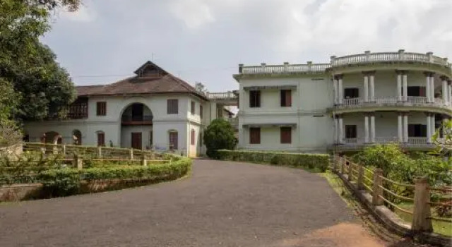 OYO 22783 Indraprastham Whitehouse 4 Bhk, Varaa Hotelli Cherthala 