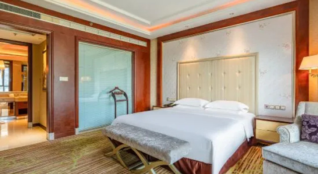 Люкс Deluxe River & Holiday Hotel