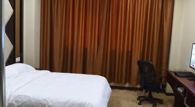 Wuhan Wanjing Holiday Hotel, Prenota Hotel Hotel a Hubei con parcheggio, Parcheggio