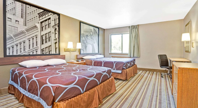 Четырёхместный номер Business Super 8 by Wyndham Louisville Airport