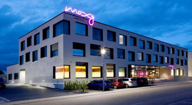 Moxy Rust, Reserva ahora Hotel Hoteles en Rust con aparcamiento, Aparcamiento