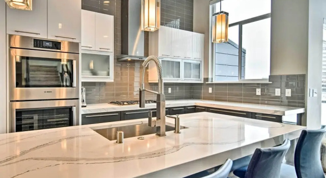 Modern Anchorage Townhome - By Delaney Park Strip!, Rezerwuj Hotel Anchorage Alaska