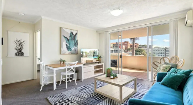 Апартаменты Inner-city 1-bed With Pool & Spa