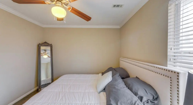 Pet-Friendly Austin Home w/ Private Yard + Deck, Забронировать Отель Остин Greater Austin, рядом с Pleasant Valley Park