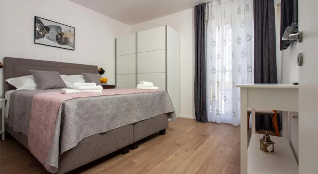 Bura2, Prenota Hotel Splitska 