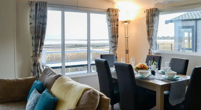 Beachcomber Lodge, 3 bedroom, beachside, dog friendly, Dumfries and Galloway, Scotland