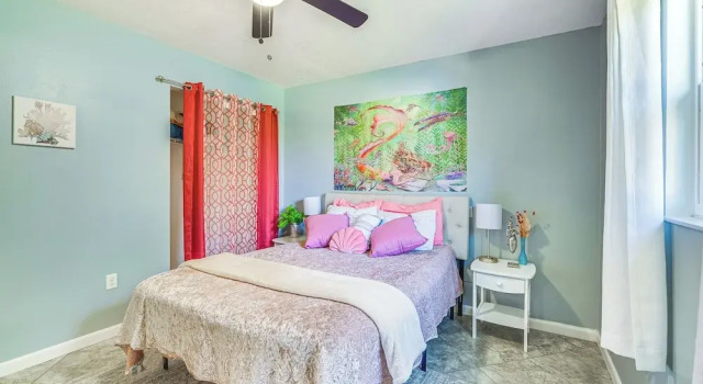 Коттедж Spring Hill Home - 3 Mi to Weeki Wachee Springs!