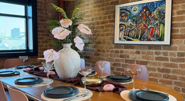 Коттедж The Gisele - Charming 4BR 4BA for 8 - Pool & Streetcar Stop