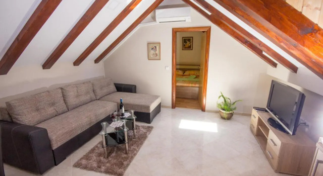 Apartment Niko Kaštel Stari, Rezerwuj Apartament Hotele w Split-Dalmatia County z parkingiem, Parking