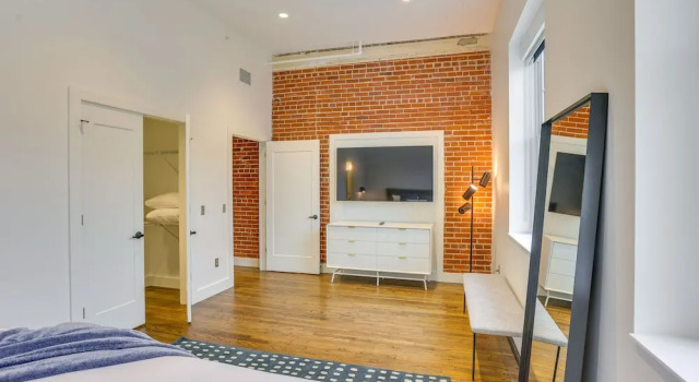 Апартаменты Downtown Omaha Getaway w/ Deck & Gas Grill!
