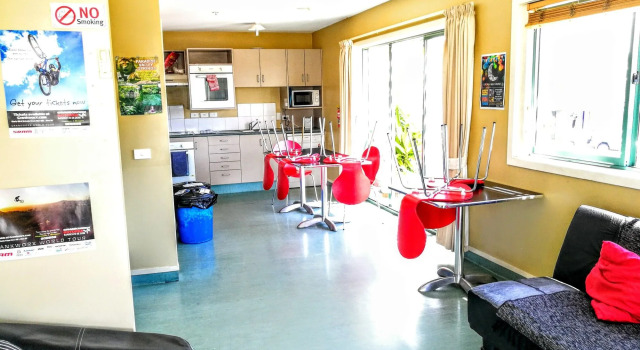 Astray Motel & Backpackers, Rezerwuj Motel Hotele w Auckland Region z parkingiem, Parking