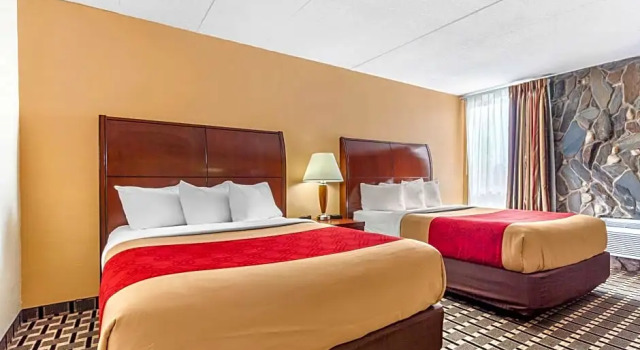 Четырёхместный люкс Econo Lodge Inn & Suites Brookings