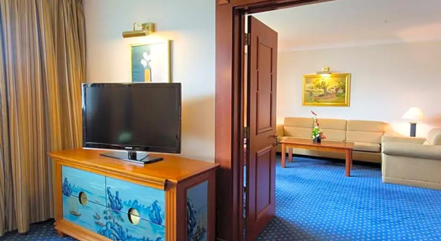 Двухместный люкс Executive Hilton Hanoi Opera
