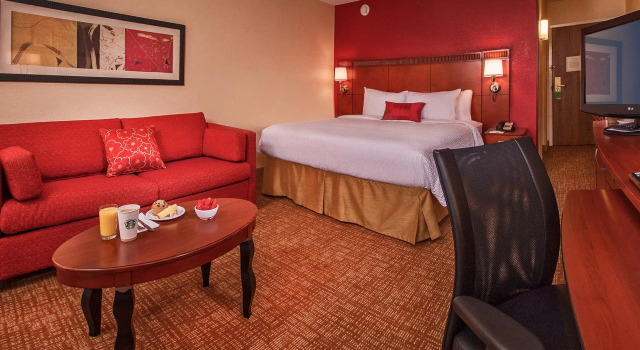 Двухместный номер Standard Courtyard Hampton