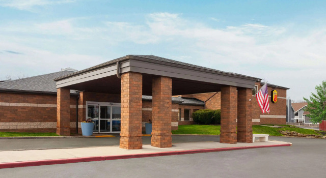 Super 8 by Wyndham Copley Akron