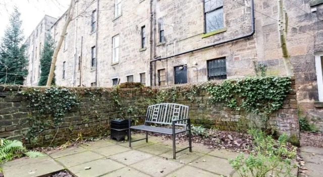 Unwind in a Bright Airy Victorian Apartment in West End!