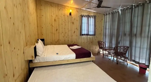 Двухместный семейный номер Standard с видом на город Arahnyam Pool Side Cafe & Resort Bhimtal