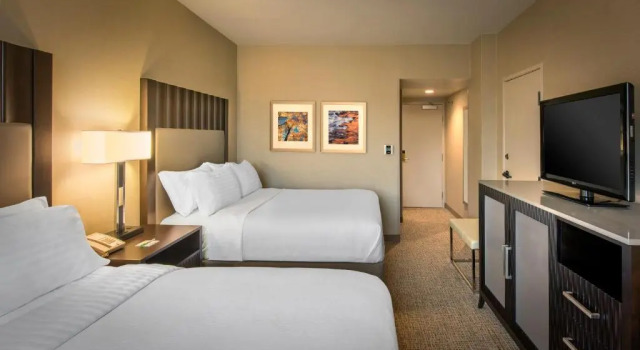 Четырёхместный номер Executive Holiday Inn Denver Lakewood by IHG