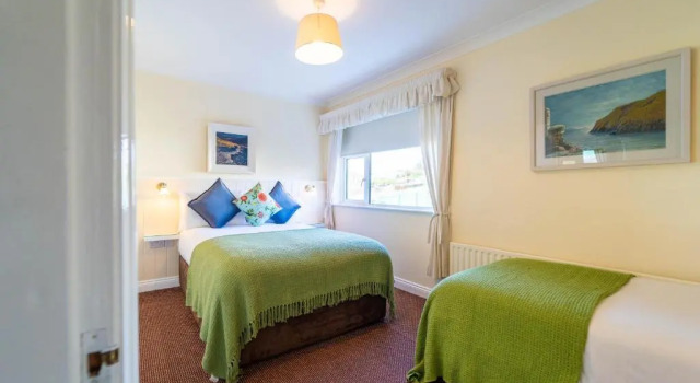 Ashes B&B, Забронировать Отель «постель и завтрак» Отели Dingle Peninsula с парковкой, Парковка