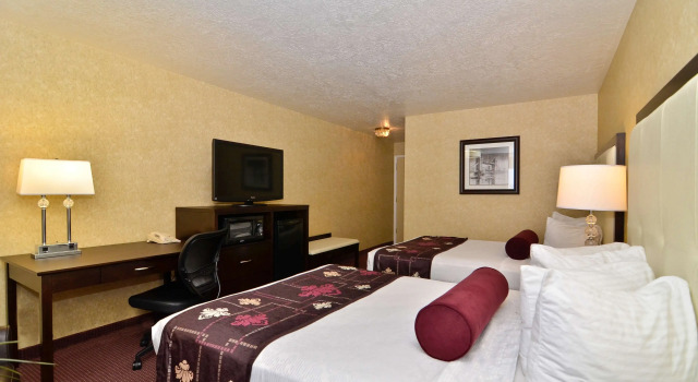 Четырёхместный номер Standard с балконом Best Western Coral Hills