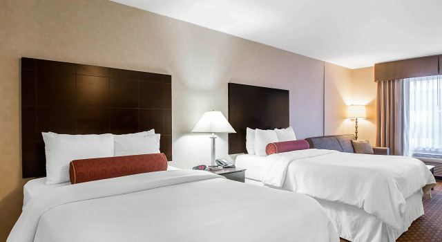 Четырёхместный люкс Clarion Inn Elmhurst - Oak Brook near I-88, I-290, I-294