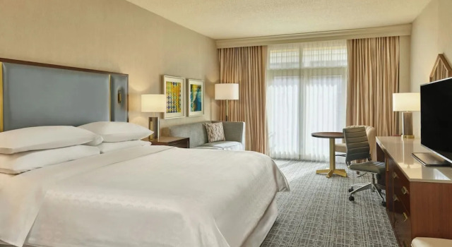 Двухместный номер Deluxe с балконом Sheraton Music City Nashville Airport