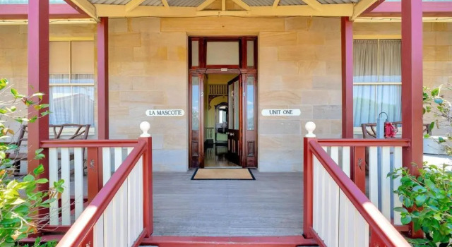 Семейный люкс с 2 комнатами Warwick Settlers Inn