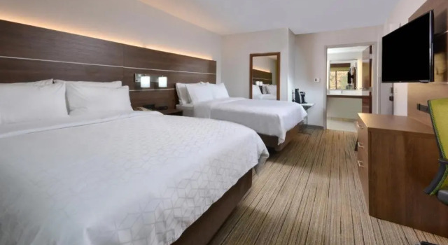 Четырёхместный номер Standard Holiday Inn Express Durham by IHG