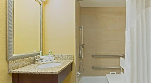 Номер Standard Holiday Inn Express Fort Lauderdale North - Executive Airport by IHG