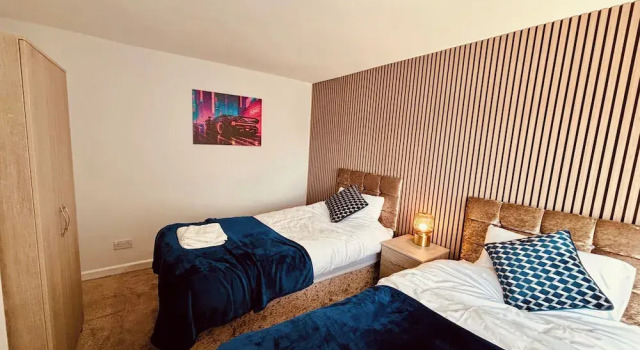 Perfect 3 Bedroom Home - Contractors & Families, Varaa Lomakoti Bilston West Midlands