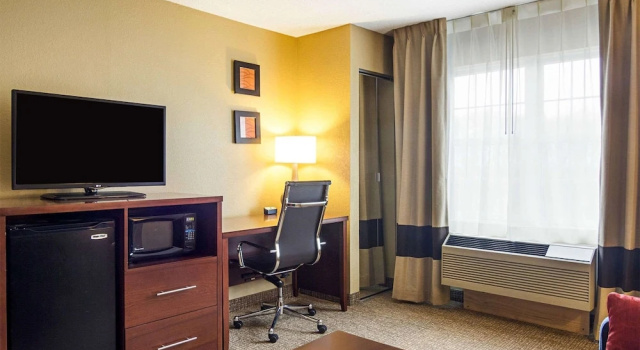Люкс Comfort Inn & Suites Grafton-Cedarburg