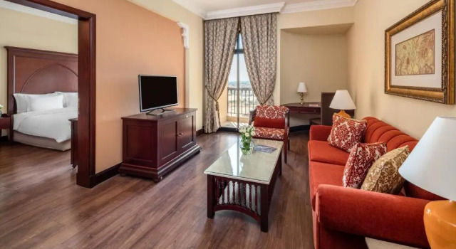 Двухместный люкс Deluxe c 1 комнатой Mercure Grand Hotel Seef - All Suites