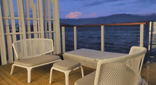 Люкс с видом на море Loloata Island Resort