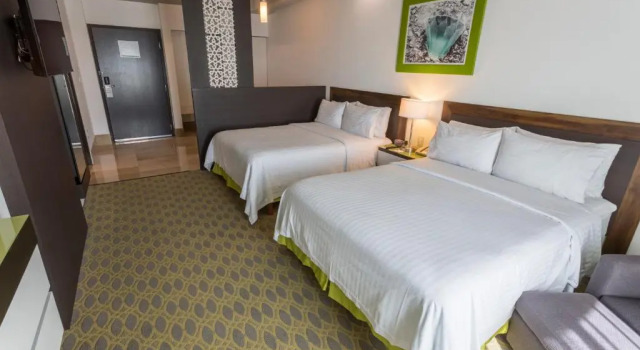 Четырёхместный номер Standard с видом на город Holiday Inn Queretaro Zona Krystal by IHG