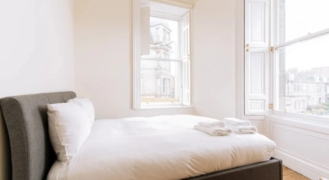 Bright and Cosy 2 Bedroom Flat in Trendy Leith, Prenota Hotel Hotel a Midlothian con parcheggio, Parcheggio