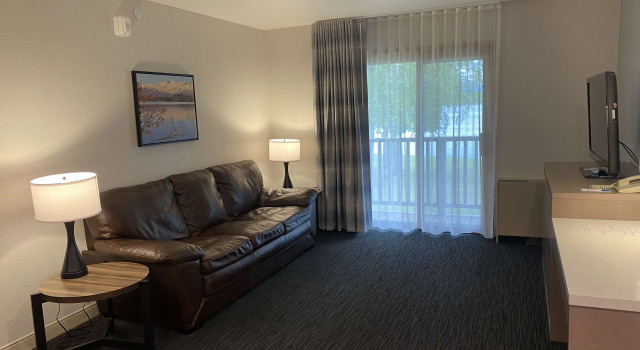 Двухместный люкс с видом на озеро Best Western Lake Lucille Inn