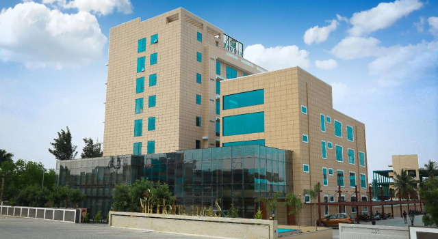 Hotel Hills, Varaa Hotelli Hotellit Tamil Nadu uima-altaalla, Uima-allas
