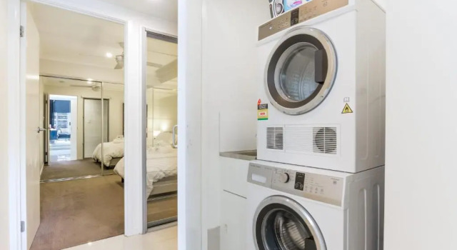 Luxurious 3BDR Townhouse in Great Location, Varaa Hotelli Wooloowin Queensland