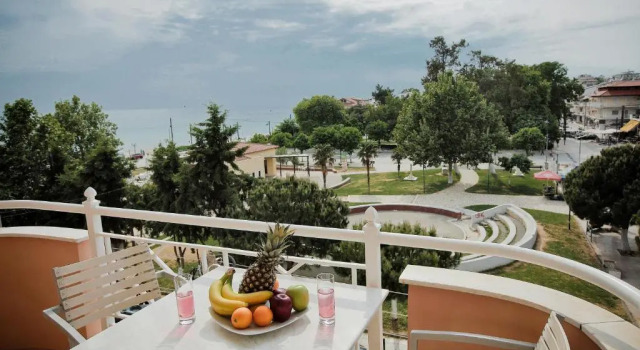 Полулюкс Hotel Epavli