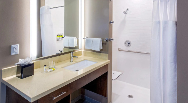 Четырёхместный люкс Staybridge Suites Charlottesville Airport by IHG