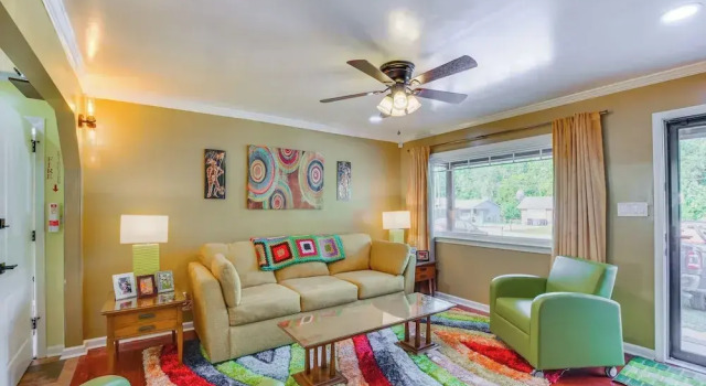 1 Mi to Fort Bragg: Family Home w/ Backyard, Buchen Sie Ferienhaus Fort Bragg North Carolina