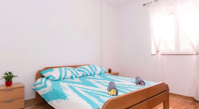 Suzana (SNJ138), Prenota Hotel Segna 