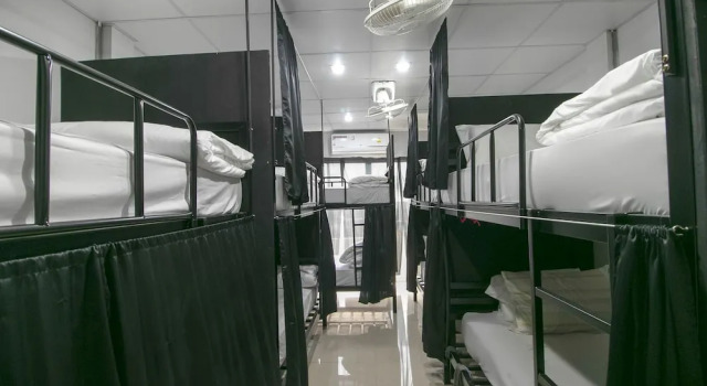 Кровать в общем номере OYO 1158 Thestaycafe Hostel