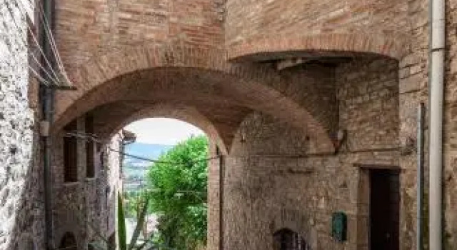 Medieval Todi, Varaa Hotelli Todi Umbria