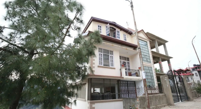 OYO 11905 Home Royal View Sec 6