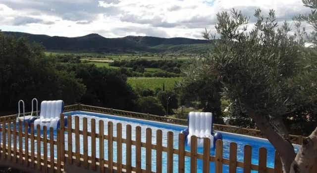 Le Rocher des Cigales, Book Hotel Hoteller i Rhône-Alps med parkering, Parkering